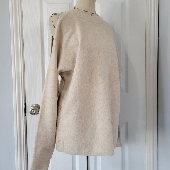 Tibi Cut out Shoulder in cream - Picture 3 of 9